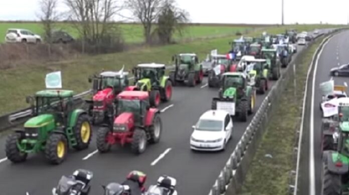 Francia: il governo ascolterà gli agricoltori
