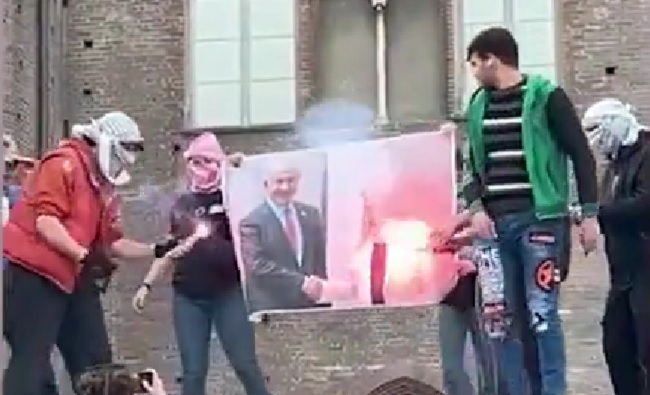 Torino: bruciata foto di Meloni e Netanyahu al corteo pro Palestina
