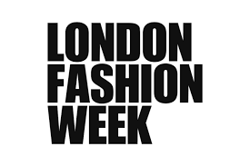 La settimana della moda londinese inizia con un tributo a New York