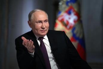Putin respinge le accuse sui piani della Russia di invadere l’Europa
