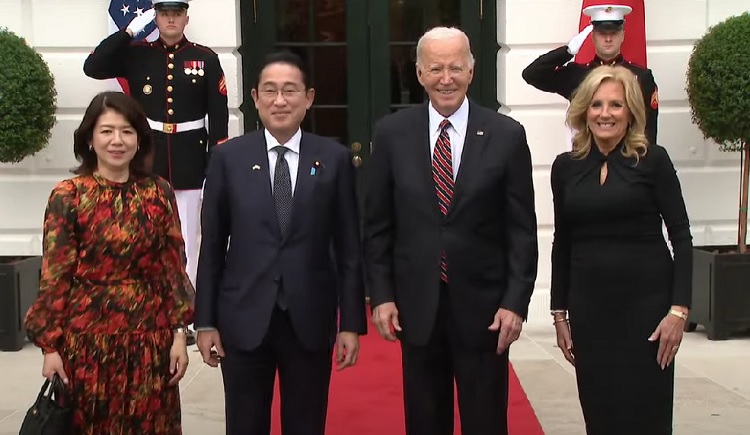 Biden e Kishida discutono di legami militari