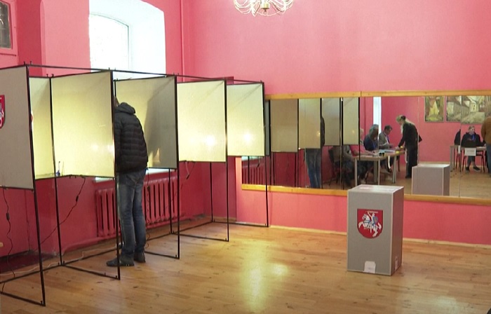 Elezioni Lituania: aperte le urne per il primo turno delle presidenziali